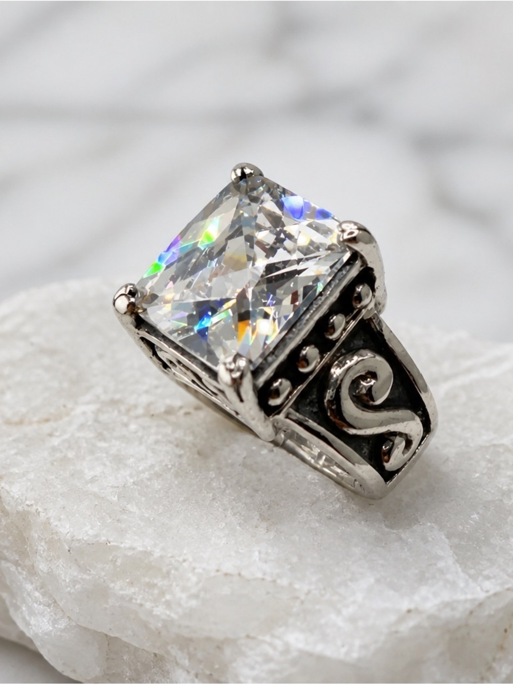 Retired Silpada R0981 Uptown Princess Cut Ring
Size 5 3/4 .925 Sterling Silve